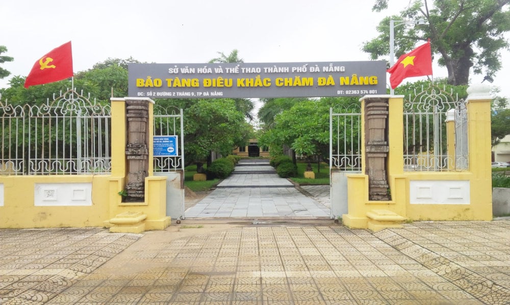 Bảo tàng nằm ở vị trí thuận lợi ngay trung tâm thành phố